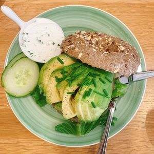 Bagel oathie met avocado en creamcheese  at Bagels & Beans in Enschede
