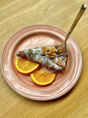 Vegan “ homemade” dadeltaart   at Bagels & Beans in Enschede