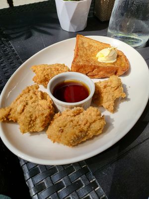 French toast and fried chick'un at Green Bar in Makati