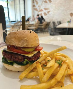Green bar burger 🍔🌱 at Green Bar in Makati