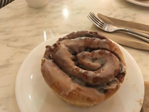 Cinnamon roll at Green Bar in Makati