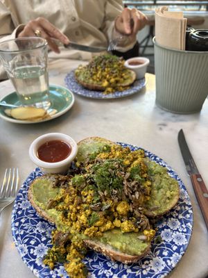 Vroege vogel ochtend ontbijt met tofu scarmble  at By Lima in Haarlem