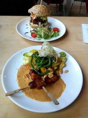 Main dishes at Oproer Brouwerij in Utrecht