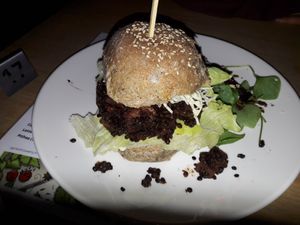 burger at Oproer Brouwerij in Utrecht