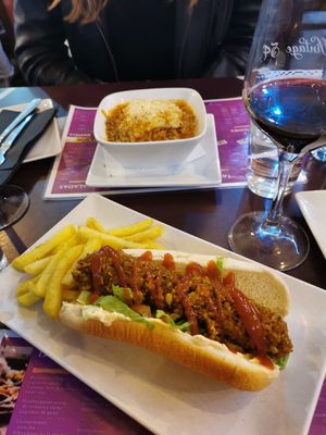 Hot dog and Lasagne at Vintage 54 in Almeria