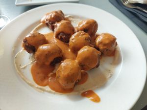 Vegan meatballs with mushroom sauce at Vintage 54 in Almeria