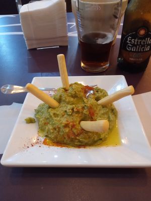 Hummus de guacamole at Vintage 54 in Almeria