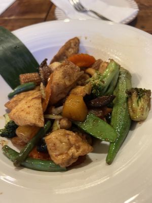 Cashew nut stir fry w tofu   at TapAsia in Albany
