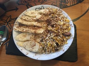 Porridge with banana at The Cru in Cascais