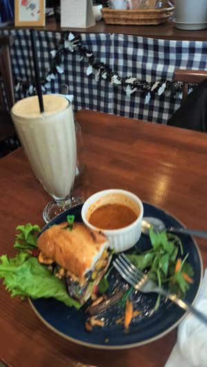 Banana cinnamon shake at Lingua World Cafe in Osaka