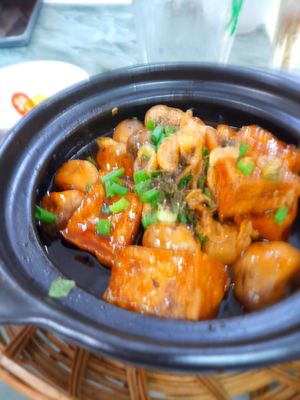 Braised mushroom tofu Claypot at Dinh Y in Ho Chi Minh City