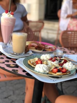 Brunch at Emilie and the Cool Kids in Antibes