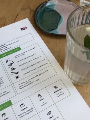How to eat guidelines at Youmiko Vegan Sushi - Hoża in Warsaw