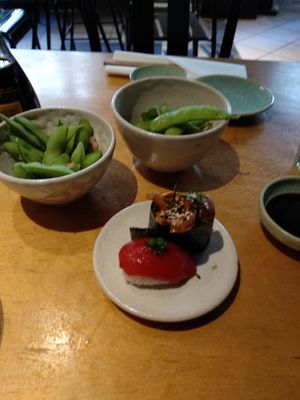 In Gängen serviert. at Youmiko Vegan Sushi - Hoża in Warsaw