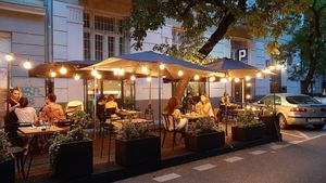 Terrasse at Youmiko Vegan Sushi - Hoża in Warsaw