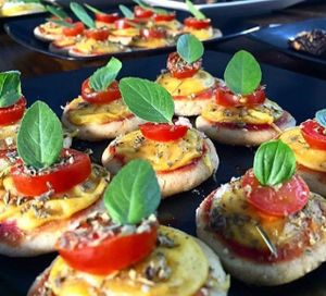 Vegan mini pizzas at MOA Organicos in Porto Alegre