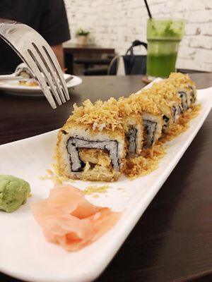 Crunchy sushi at Etcetera Vegetarian & Coffee in 