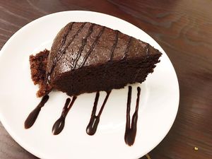 Chocolate cake at Etcetera Vegetarian & Coffee in 
