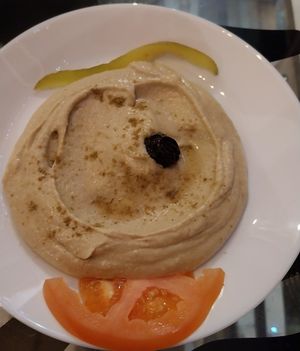 Hummus at Le Mezze du Chef - Menilmontant in Paris