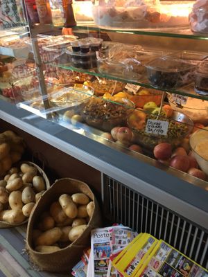 The counter at Le Mezze du Chef - Menilmontant in Paris
