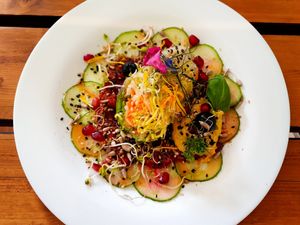 Rice noodle roll filled with cabbage and two kinds of dip at Alge in Moenchengladbach