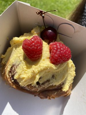 Cinnamon roll at Sencha Lunchstore in Alkmaar