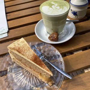 Chai caramel cake with matcha latte with oatmilk at Sencha Lunchstore in Alkmaar