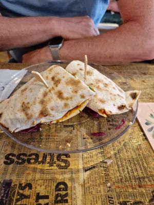 Turkse pizza met kebab at Sencha Lunchstore in Alkmaar