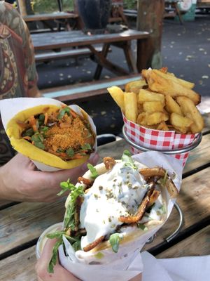 Vegan gyrus and pita mi gado  at Vleesch Noch Visch in Amsterdam