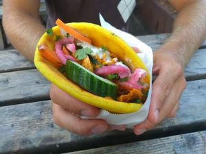 Pita tikka masala (8,50 euros) at Vleesch Noch Visch in Amsterdam