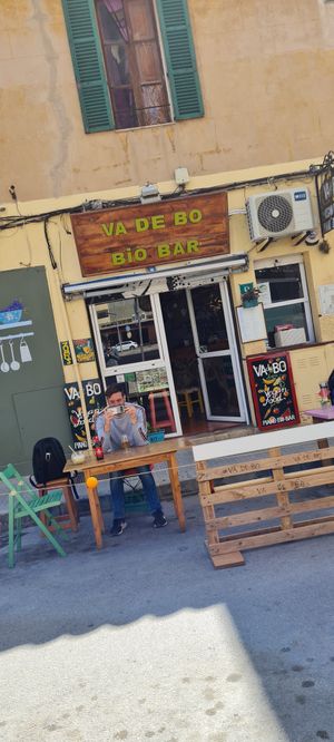 Corona outdoor seating at VA De BO in Mallorca