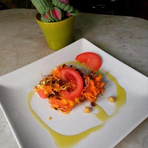 Basmati rice with carrots, chickpea, beet, radish and germinated sunflower at VA De BO in Mallorca