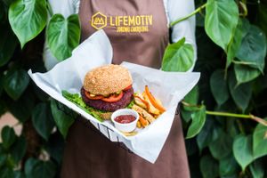 Adzuki bean and beet vegan burger with vegetable baked fries at Lifemotiv in Warsaw
