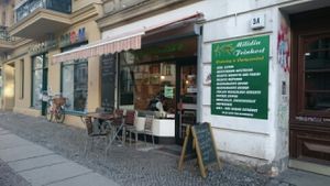 outdoor sitting  at Milidia Feinkost in Berlin
