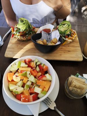 Bol fruta tropical at The Pitted Date in Playa Del Carmen