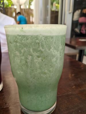 Green smoothie at The Pitted Date in Playa Del Carmen