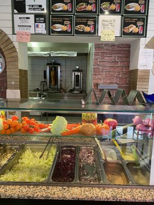 Verschiedene vegane Optionen  at Lavash in Hannover