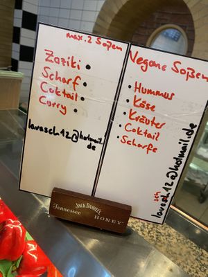 Verschiedene vegane Saucen  at Lavash in Hannover