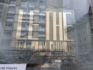 Door at Le Thé in Geneva