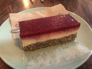 Mohn Jogurt Himbeer Schnitte at Ginko - Greenhouse in Graz