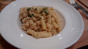 Pasta with walnut cream at ivlo in Paris