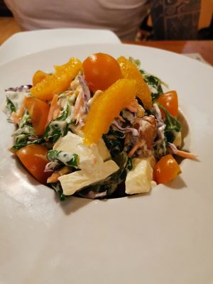 Ensalada con nuggets at Hicuri in Granada