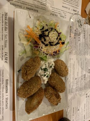 Croquetas de espinacas  at Hicuri in Granada