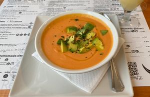 Salmorejo de aguacate  at Hicuri in Granada