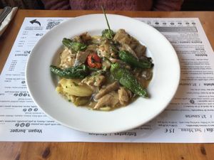 Heura al ajillo con patatas a lo pobre y pimientos de Padrón   at Hicuri in Granada