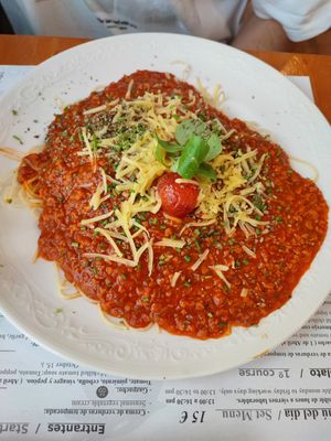 Pasta boloñesa at Hicuri in Granada