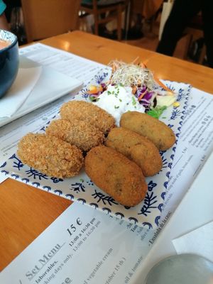 Croquetas at Hicuri in Granada