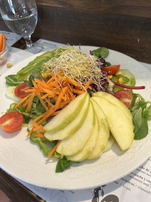 The house salad  at Hicuri in Granada