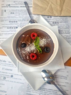 Natillas de cacao con leche de coco. Súper ricas y ligeras, tenía sabor muy rico y ligero a coco. at Hicuri in Granada
