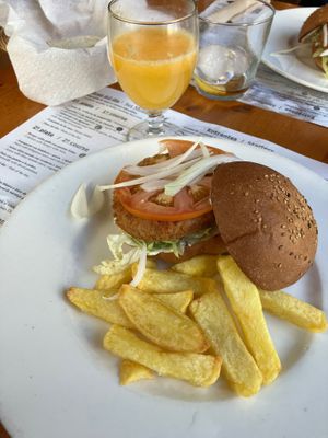 Burguer estilo pollo at Hicuri in Granada